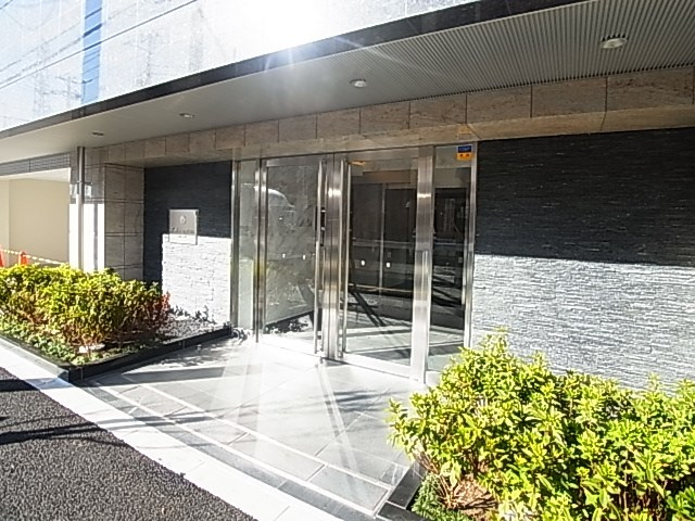 Ｒｉｓｉｎｇ　Ｐｌａｃｅ綾瀬二番館のエントランス