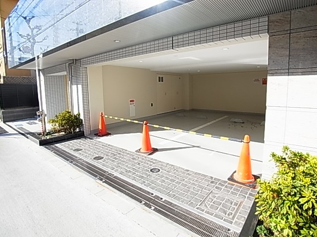 Ｒｉｓｉｎｇ　Ｐｌａｃｅ綾瀬二番館の駐車場