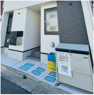 プルミア梅島のエントランス