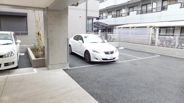 ロイヤルパレスの駐車場
