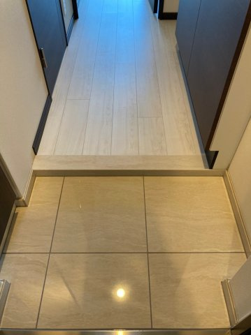 クレヴィスタ綾瀬の玄関