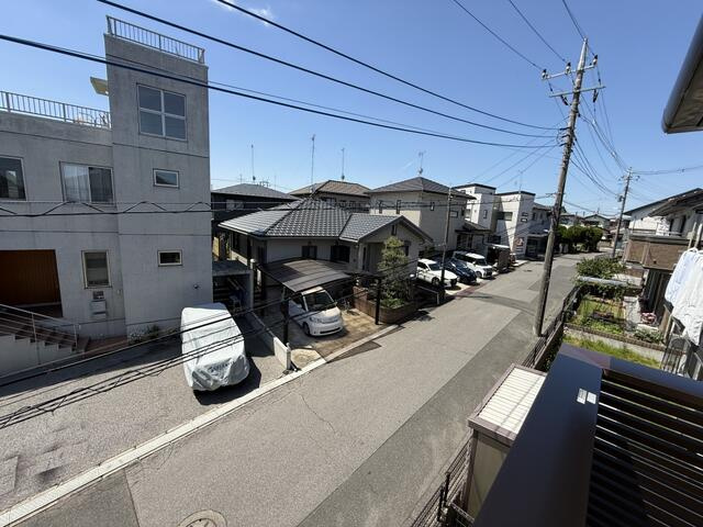 宇都宮市針ヶ谷町　3LDK　中古住宅の前面道路含む現地写真