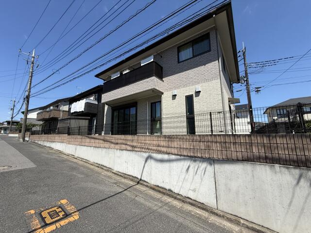 宇都宮市針ヶ谷町　3LDK　中古住宅の前面道路含む現地写真