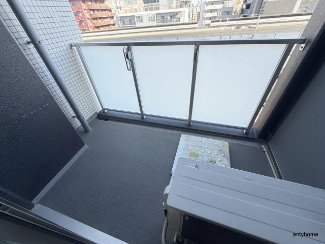 コンフォリア阿波座　仲介手数料無料のバルコニー
