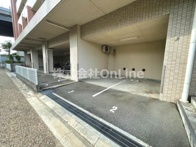 リバーサイド金岡五番館の駐車場