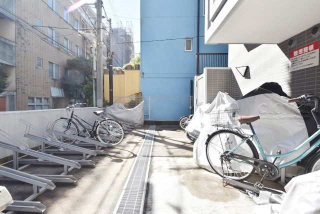 【駐輪場】 | パレステュディオ代々木 | 自転車置き場。マンションの共用部にあたります。空きの有無や駐輪料金、各戸の台数制限などについては、改めてお問い合わせください。～即日のご見学可能～　お問合せはお気軽にどうぞ。
