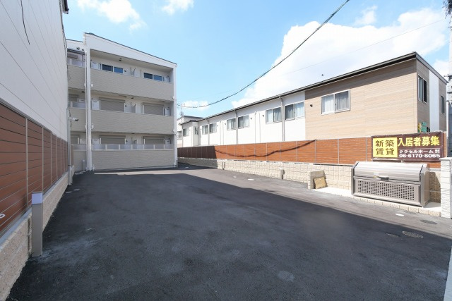 クリエオーレ東山町の駐車場