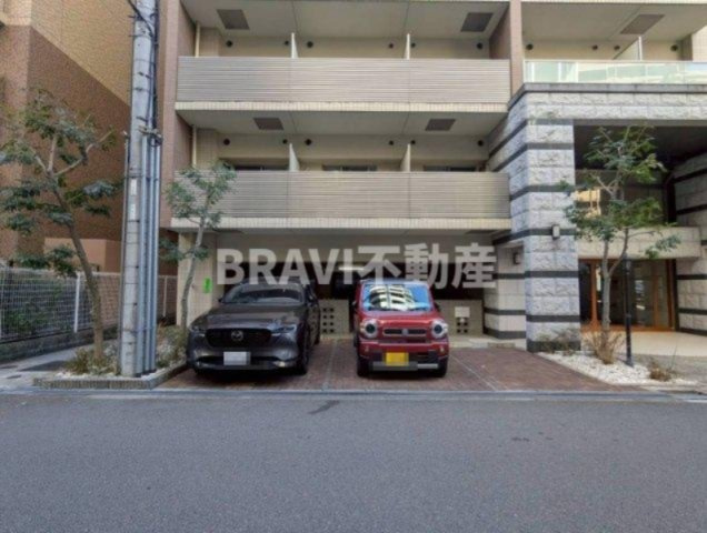 ドルチェヴィータ北浜　BRAVI不動産の駐車場