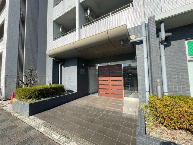 グレンパーク中島のエントランス