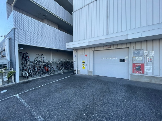 グレンパーク中島の駐車場