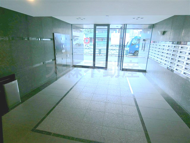 ルーブル大森山王のエントランス|防犯カメラTVモニター付オートロック宅配BOXメールBOX管理人室