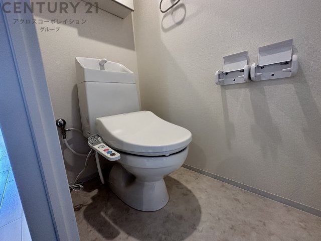 温水洗浄便座付きのトイレです♪