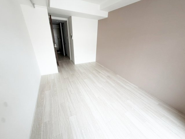セレニテ江坂ミラクの洋室