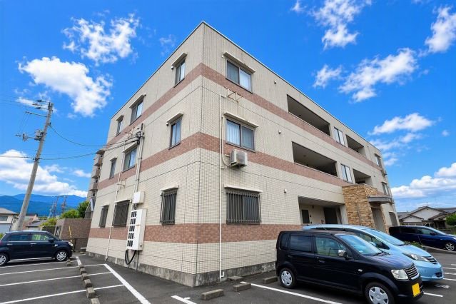 フィネス西条の外観