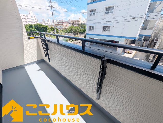 宜野湾市伊佐3丁目289番　ハートフルタウン　新築戸建て　全2棟　 B号棟のバルコニー|急な雨でも安心のインナーバルコニー
