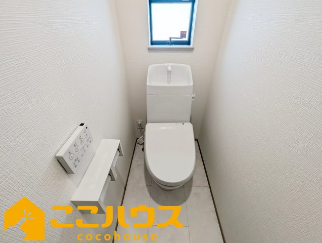 宜野湾市伊佐3丁目289番　ハートフルタウン　新築戸建て　全2棟　 B号棟のトイレ|2階トイレ