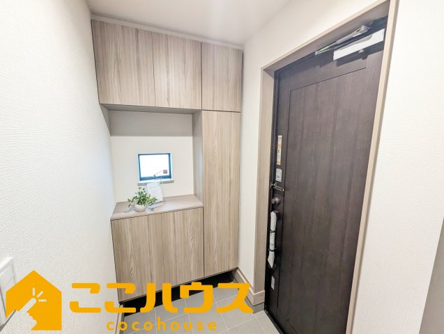 宜野湾市伊佐3丁目289番　ハートフルタウン　新築戸建て　全2棟　 B号棟の玄関|玄関