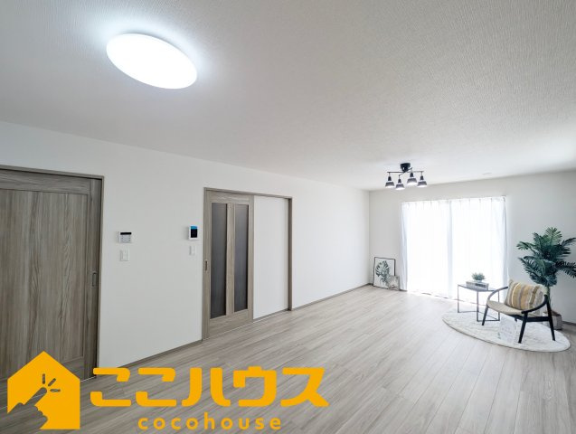 宜野湾市伊佐3丁目289番　ハートフルタウン　新築戸建て　全2棟　 B号棟の居間・リビング|LDK19.5帖