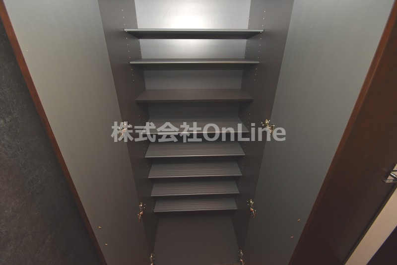 東大阪市足代北１丁目の賃貸マンションの収納