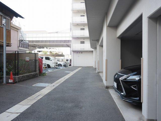 グランシス高井田の駐車場