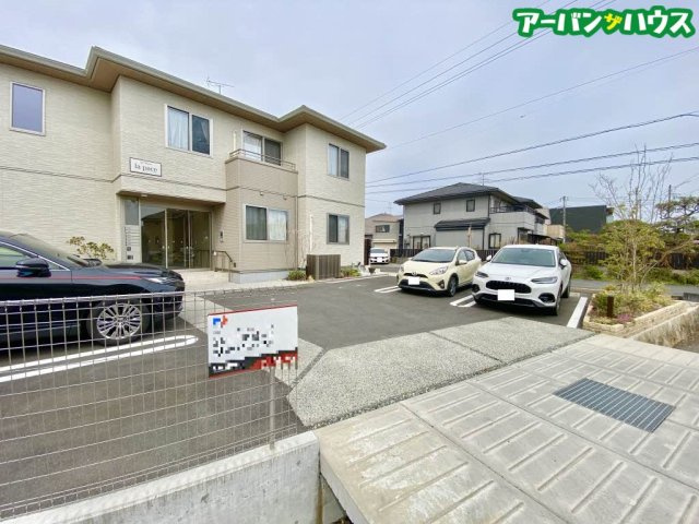 ラ・パーチェの駐車場