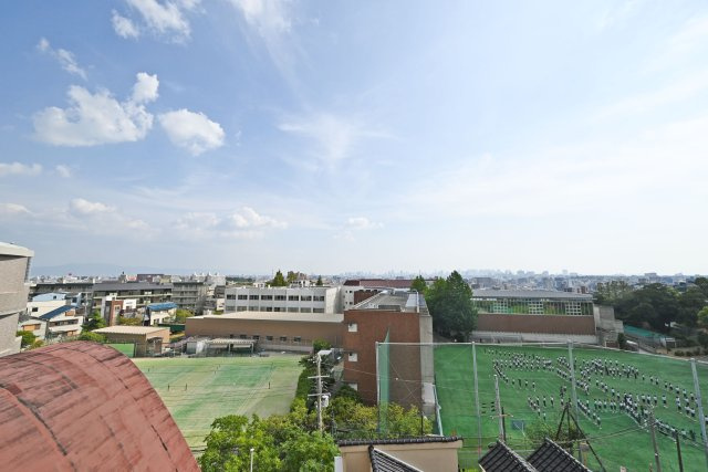 プラネ吹田山手町アーバンビューの展望|最上階ならではの魅力として、6階からの眺望の良さが際立ちます。