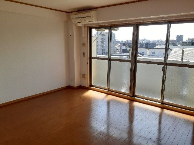 ファミール大山の居間・リビング