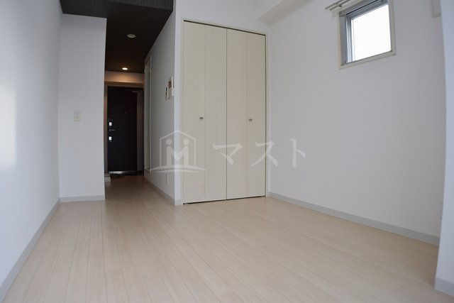 エルミタージュ難波南Ⅴの内装|※部屋横の小窓は角部屋のみです