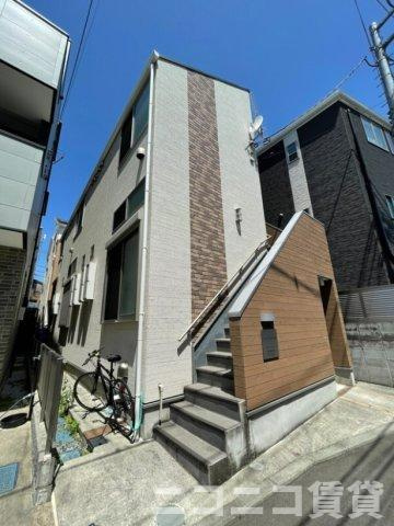 横浜市神奈川区大口通のアパートの外観