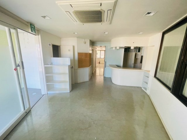 万場山スクエアの外観