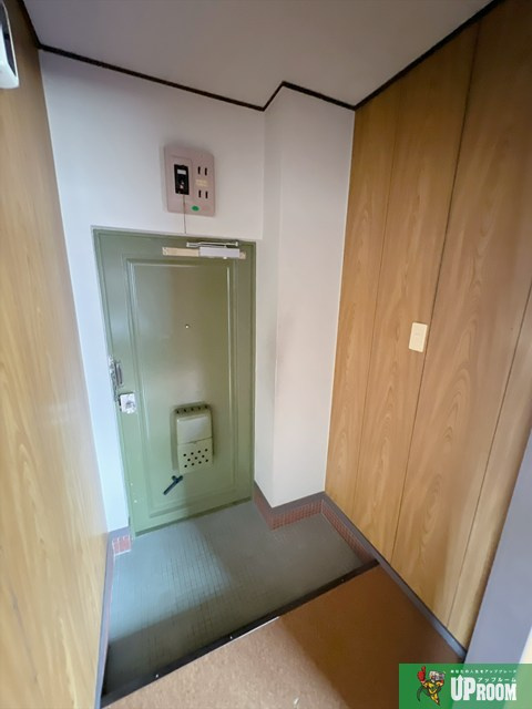 甲斐ビルの玄関
