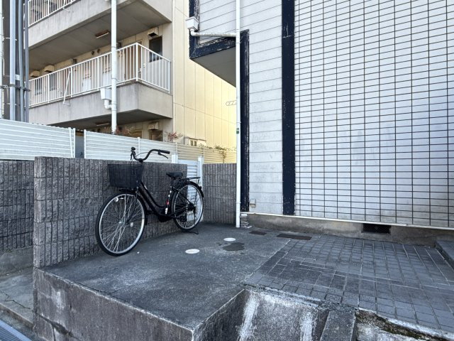 パレス西中島の駐車場