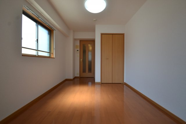 神戸市中央区筒井町３丁目の賃貸マンションの居間・リビング