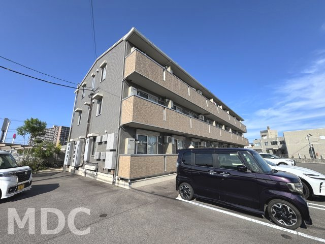 キャトルセゾンの駐車場