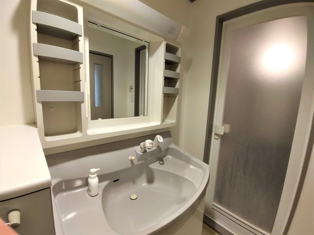 芦屋市川西町の賃貸マンションの洗面所