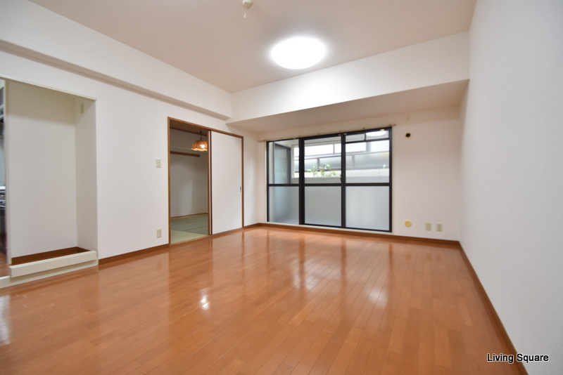 西宮市津門西口町の賃貸マンションの居間・リビング