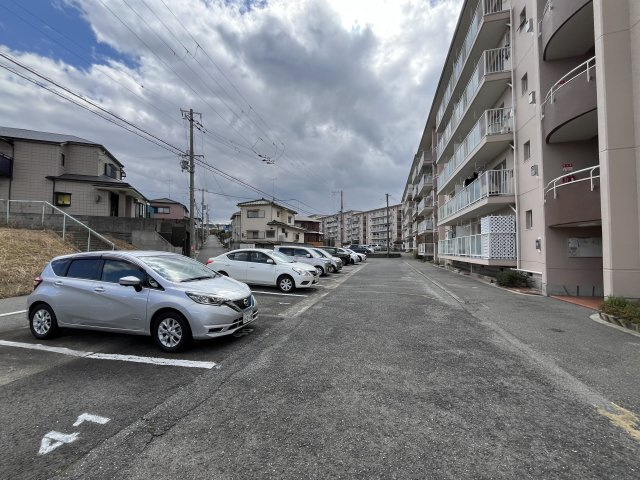 ピアン自由が丘1号棟の駐車場