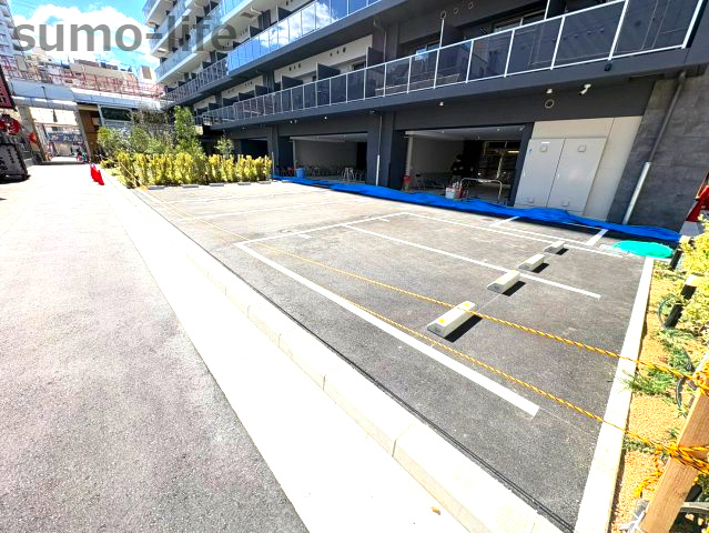 リヴェント尼崎の駐車場
