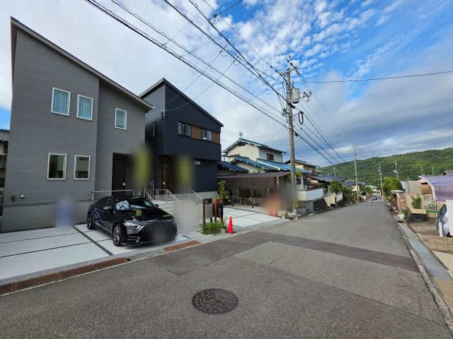五月が丘四丁目の前面道路含む現地写真|前面道路は広々6.2ｍ
交通量も少なく駐車楽々です