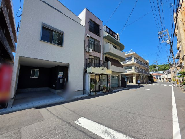 江波二本松二丁目の前面道路含む現地写真|前面道路は交通量が少なく駐車楽々
