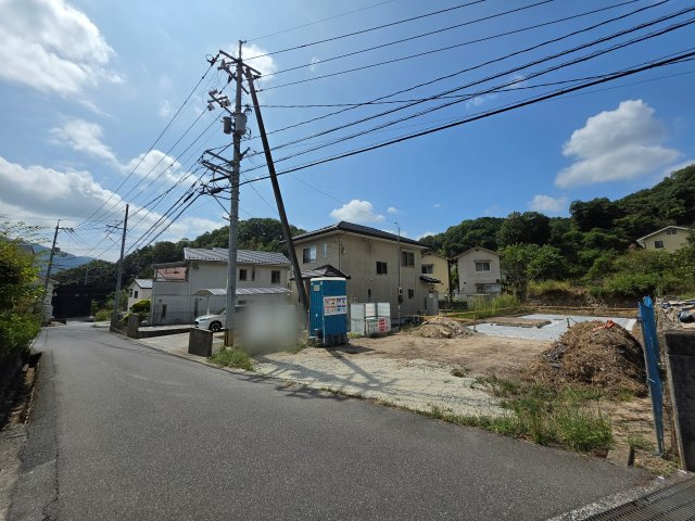 三入七丁目の前面道路含む現地写真|前面道路は交通量が少なく駐車楽々
駐車3台以上可能です