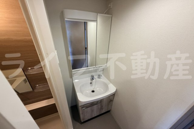 プレサンス緑橋ソレアスの独立洗面台