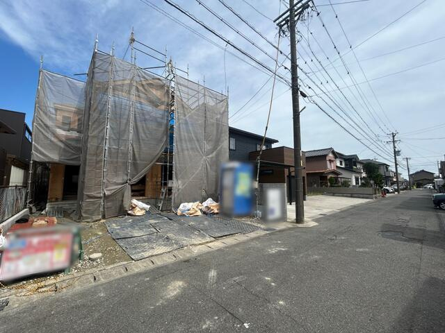 仲介手数料無料）愛西市大井町宮新田３６番　A号棟の前面道路含む現地写真|★南向きで日当たり良好！★