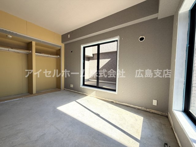【洋室】 | 【新規リフォーム】フローレンス皆実町 | リフォーム中の約6.4帖の洋室です。大型のクローゼットも設置します。