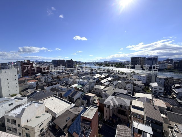 【展望】 | 【新規リフォーム】フローレンス皆実町 | 前面の近くに高い建物が無く、京橋川を真正面に臨めます。