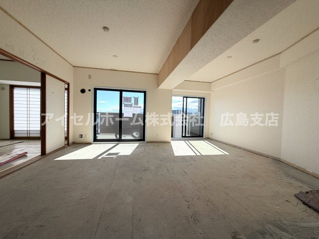 【居間・リビング】 | 【新規リフォーム】フローレンス皆実町 | リフォーム中のLDK。