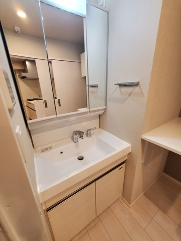 maison chroloの洗面所