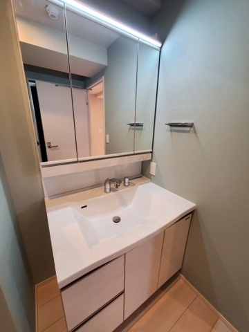 maison chroloの洗面所