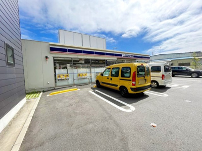 ローソン鎌倉富士見町駅前店 徒歩4分。 250m