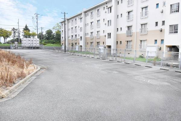 ビレッジハウス太閤山2号棟の駐車場